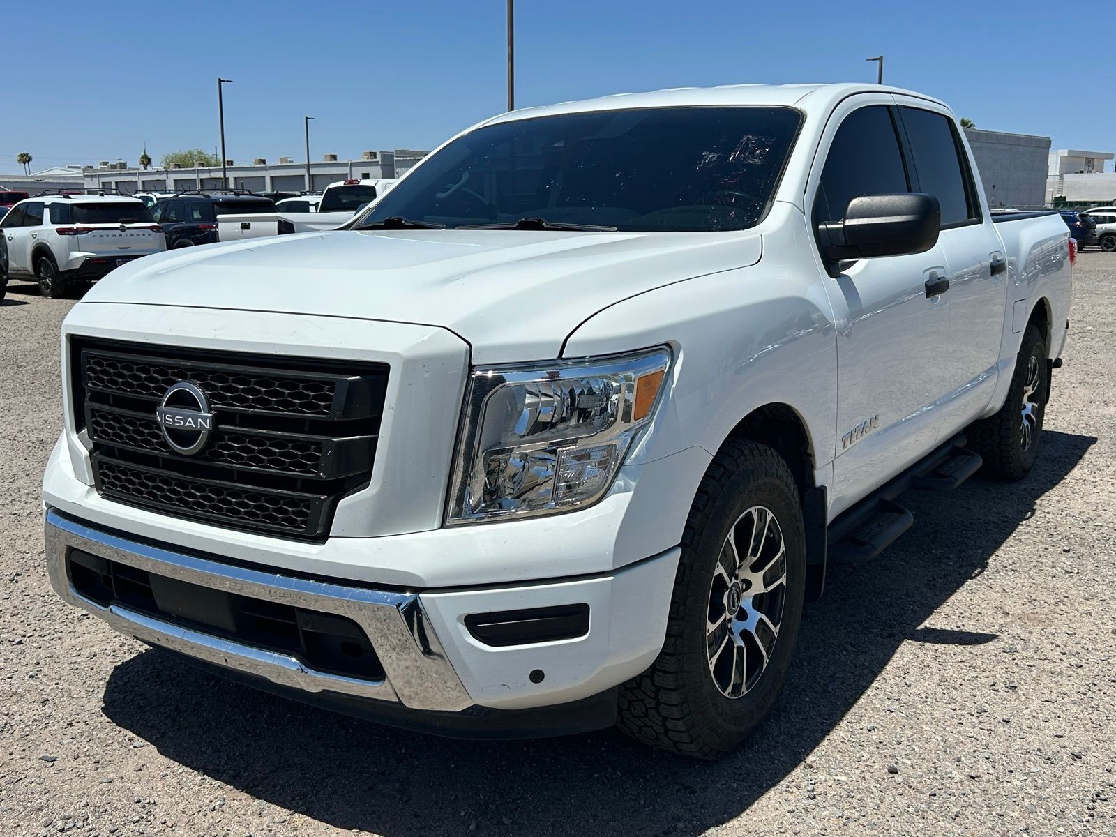 2023 Nissan Titan SV 4X2 Crew Cab's photo