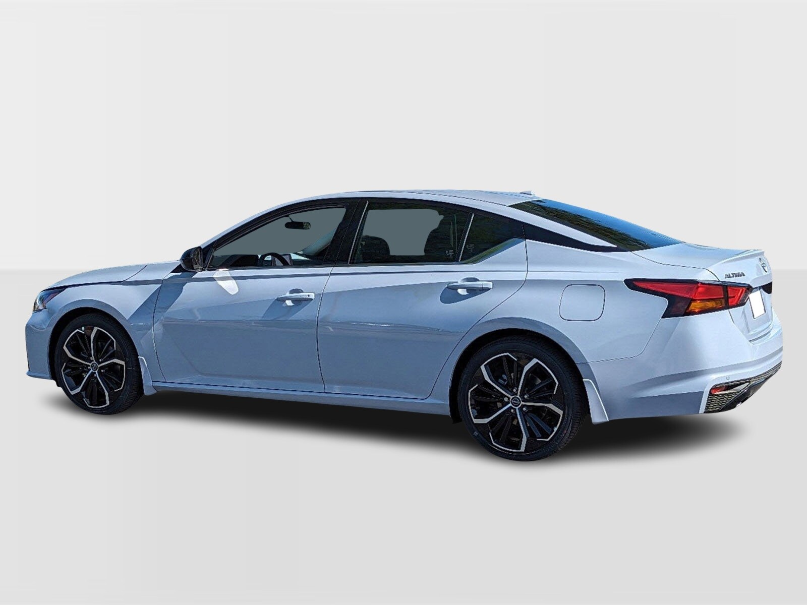 2025 Nissan Altima SR photo 3