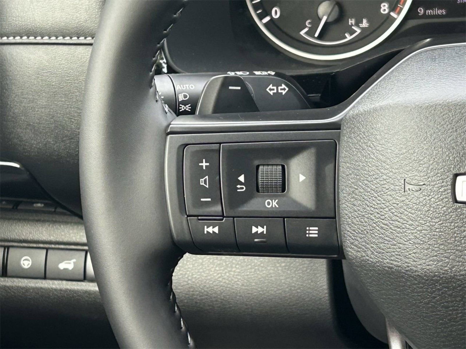 2026 Nissan Pathfinder SV - Photo 29