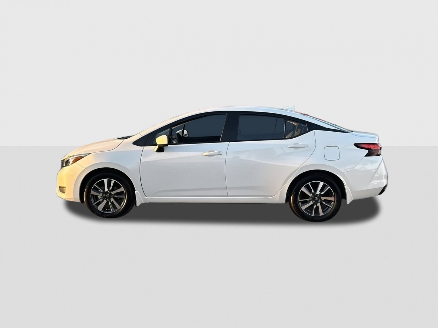 2025 Nissan Versa 1.6 SV photo 4