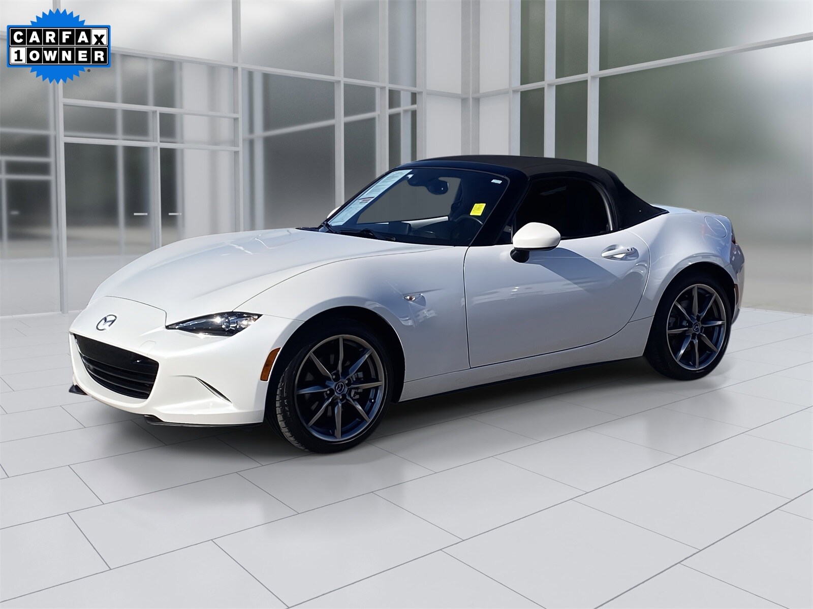 2022 Mazda MX-5 Miata Miata Grand Touring photo 2