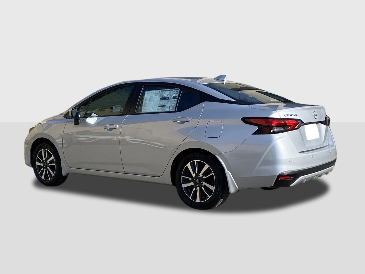 2025 Nissan Versa 1.6 SV photo 2