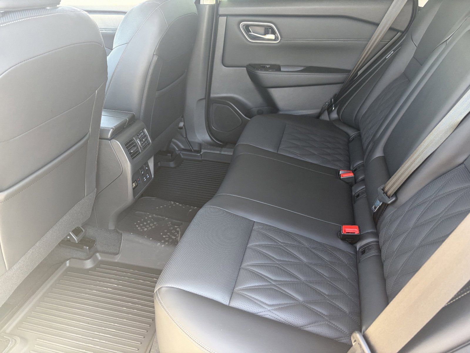 2026 Nissan Rogue Platinum - Photo 18