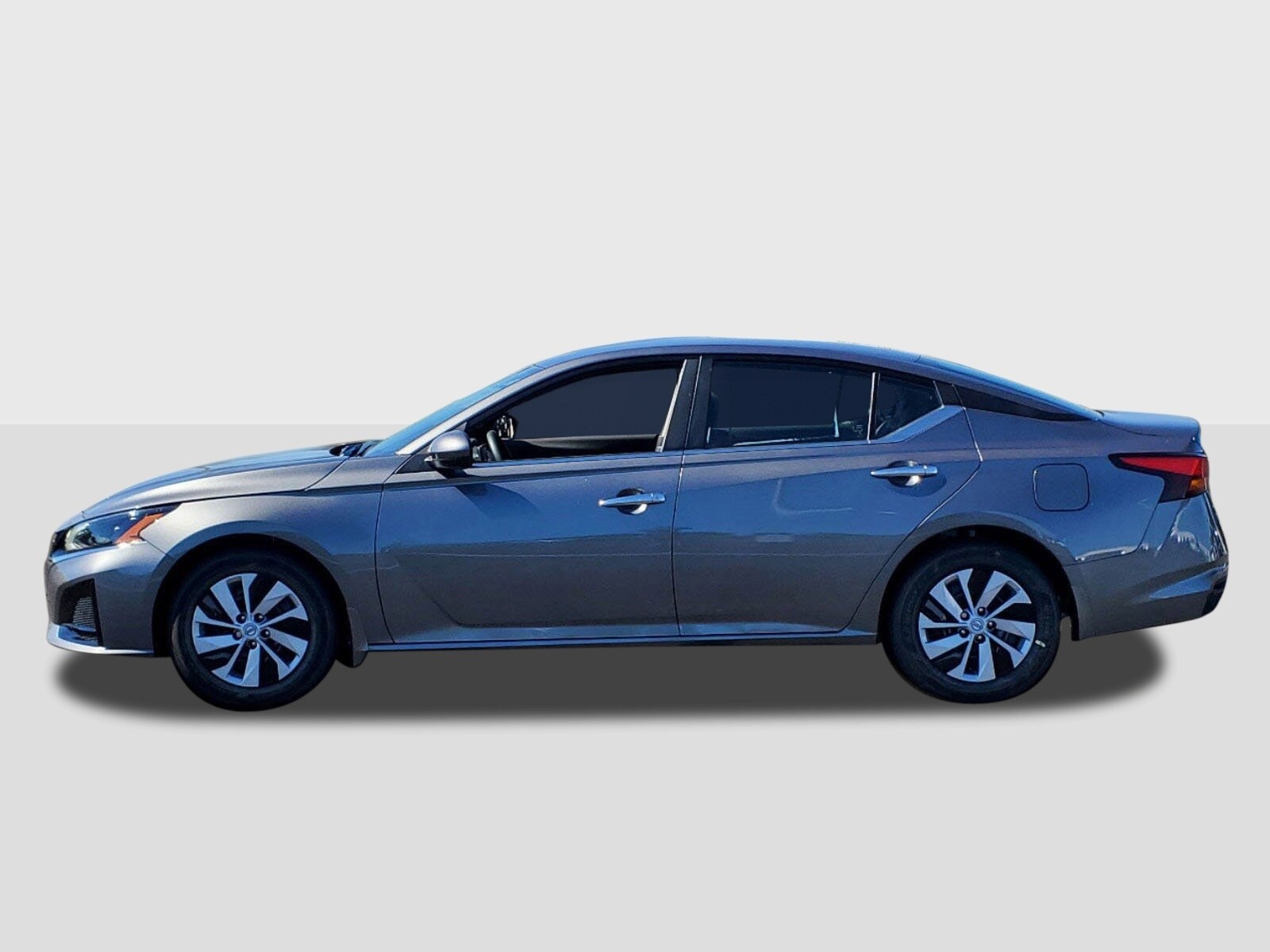 2025 Nissan Altima S photo 2