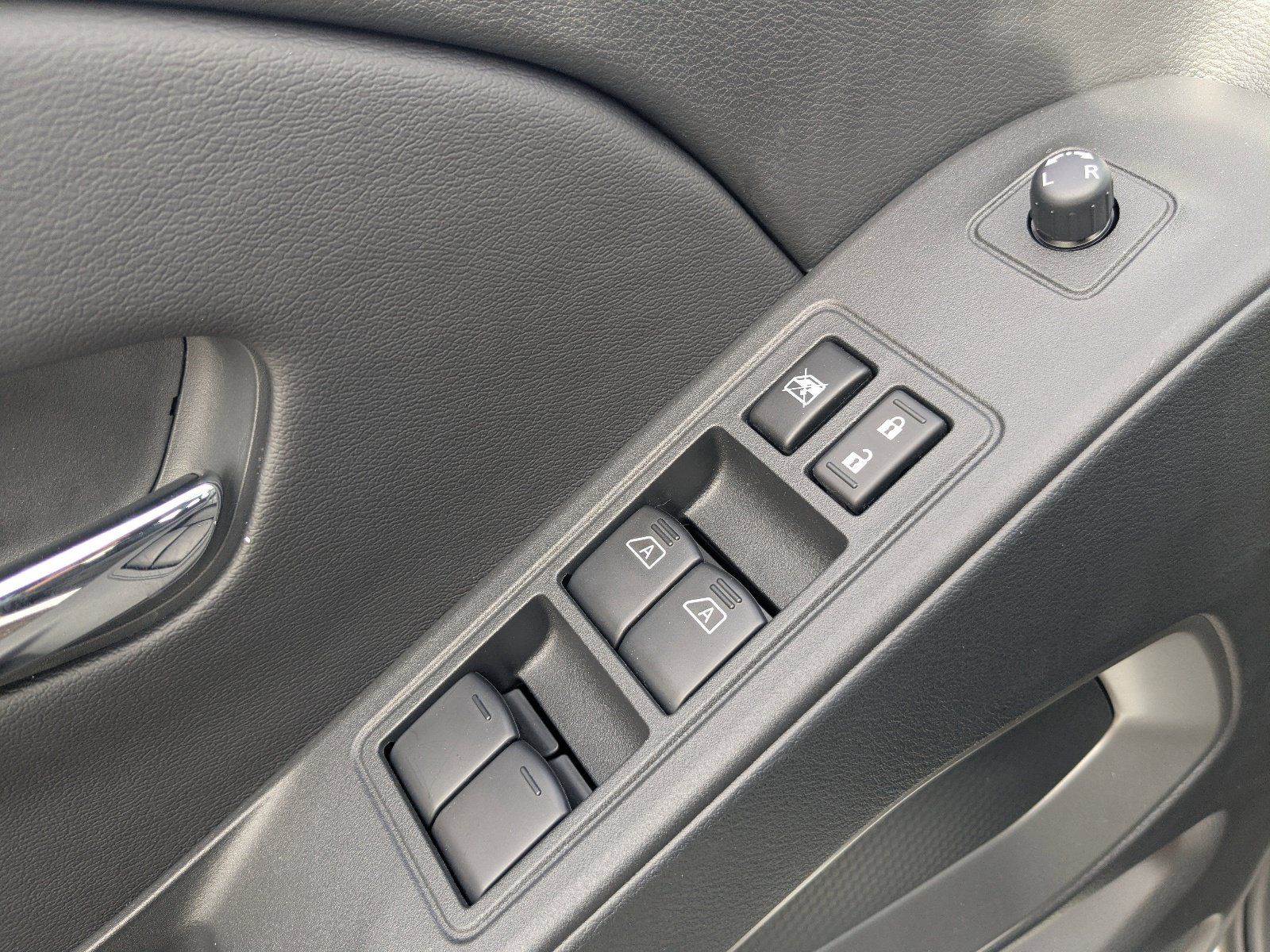 2026 Nissan Frontier SV - Photo 18