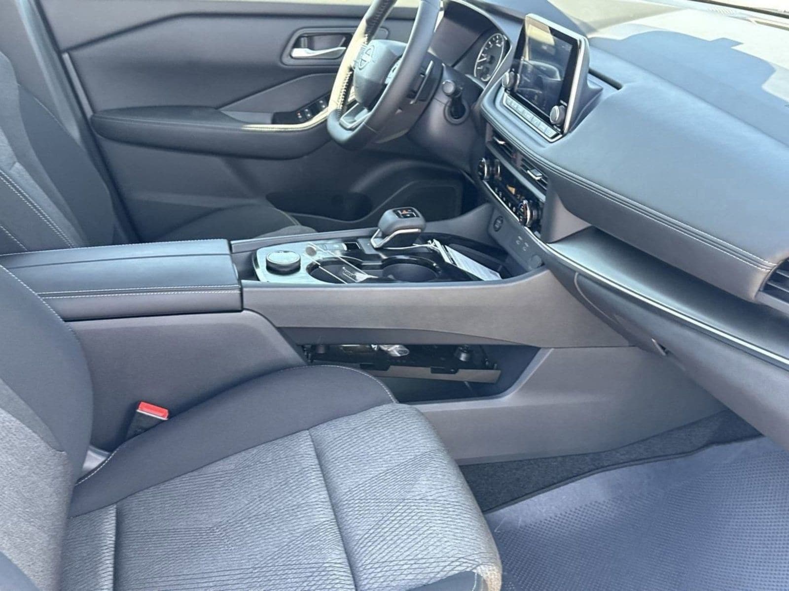 2026 Nissan Rogue SV - Photo 12