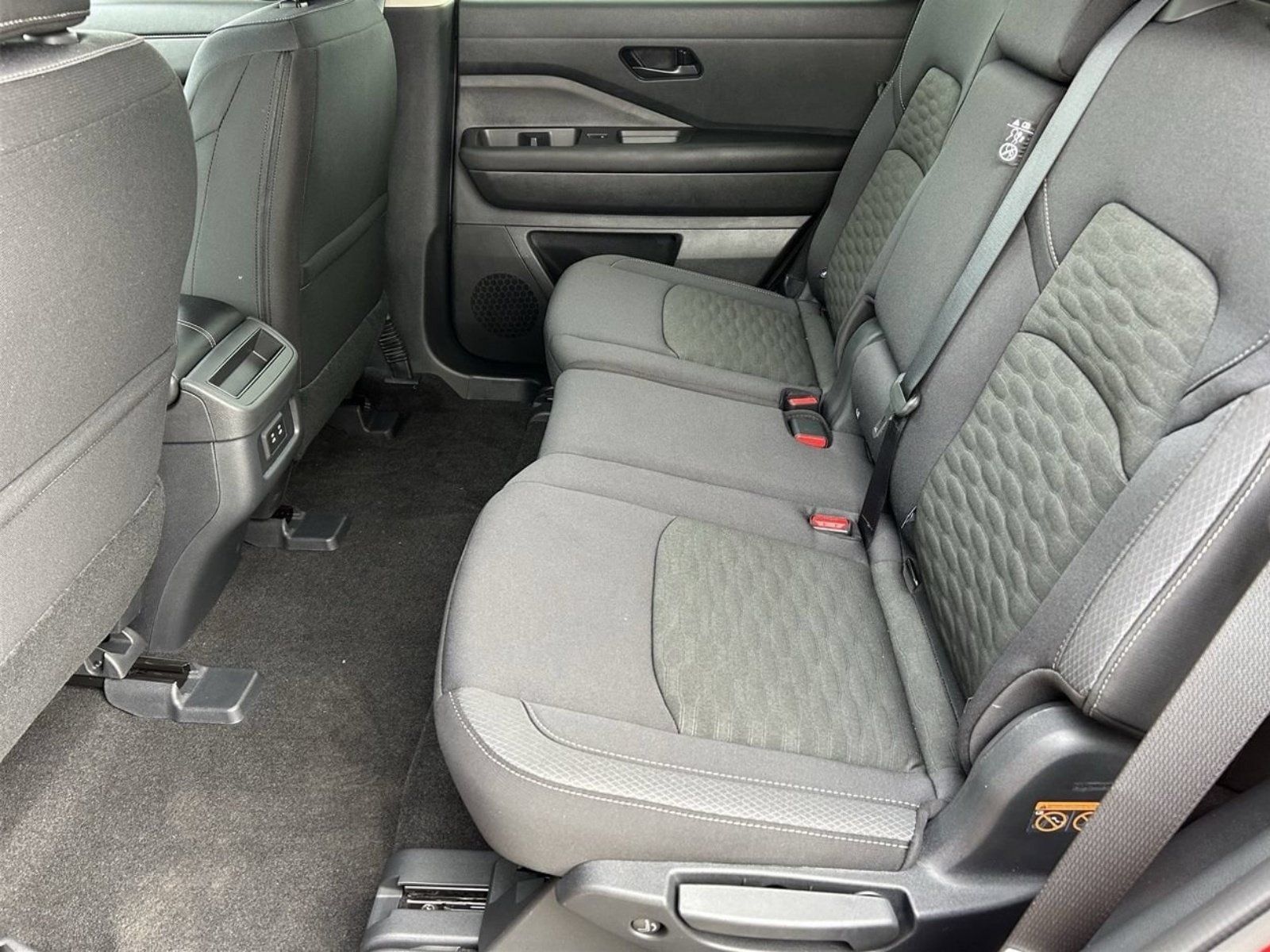 2026 Nissan Pathfinder SV - Photo 18