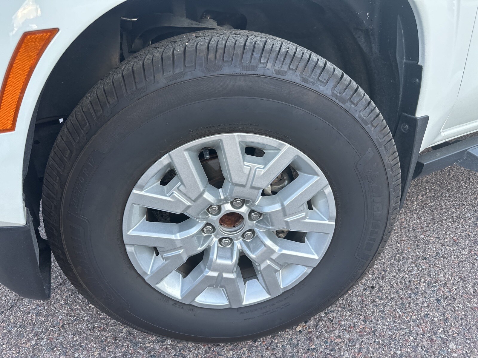 2023 Nissan Frontier SV photo 2