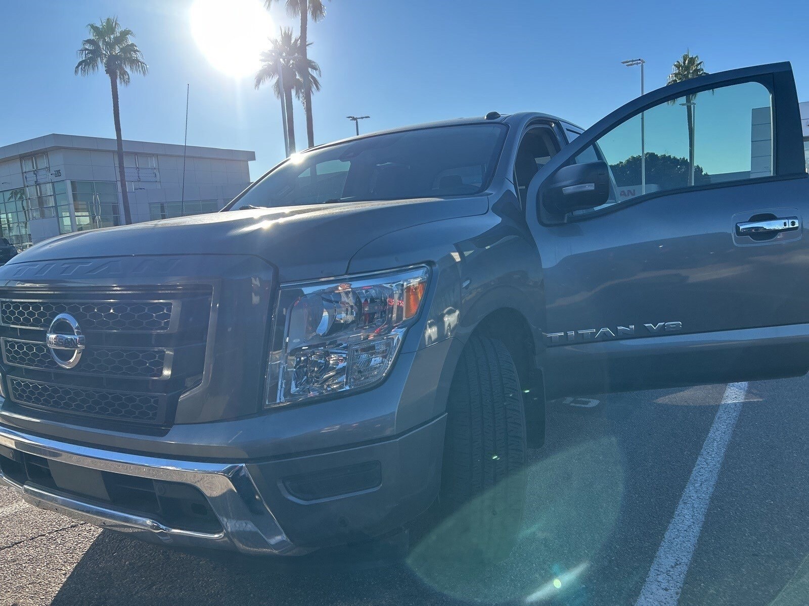 2020 Nissan Titan SV photo 2