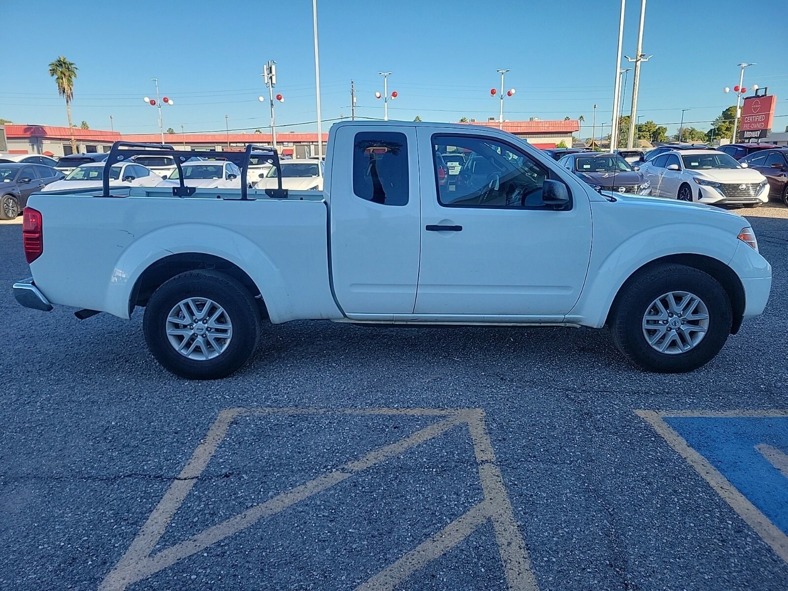 2017 Nissan Frontier SV photo 4