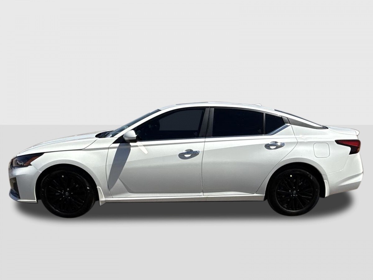 2025 Nissan Altima SV photo 2