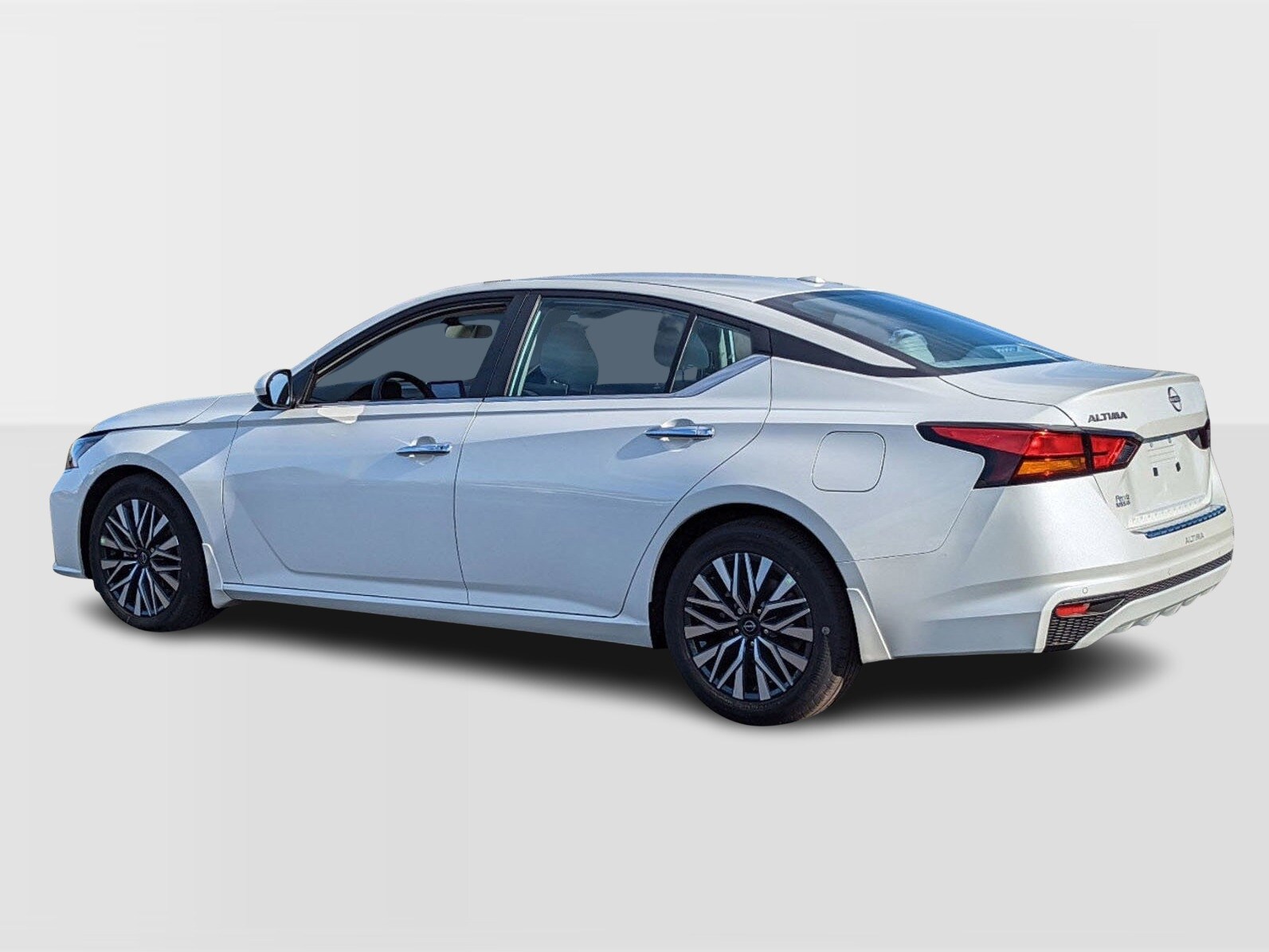 2025 Nissan Altima SV photo 3