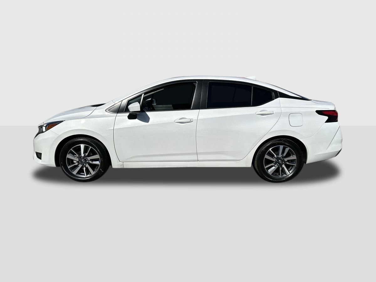 2025 Nissan Versa 1.6 SV photo 2