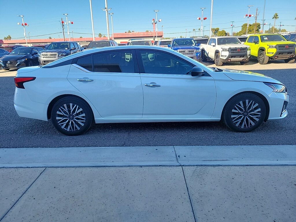 Used 2024 Nissan Altima 2.5 SV Sedan