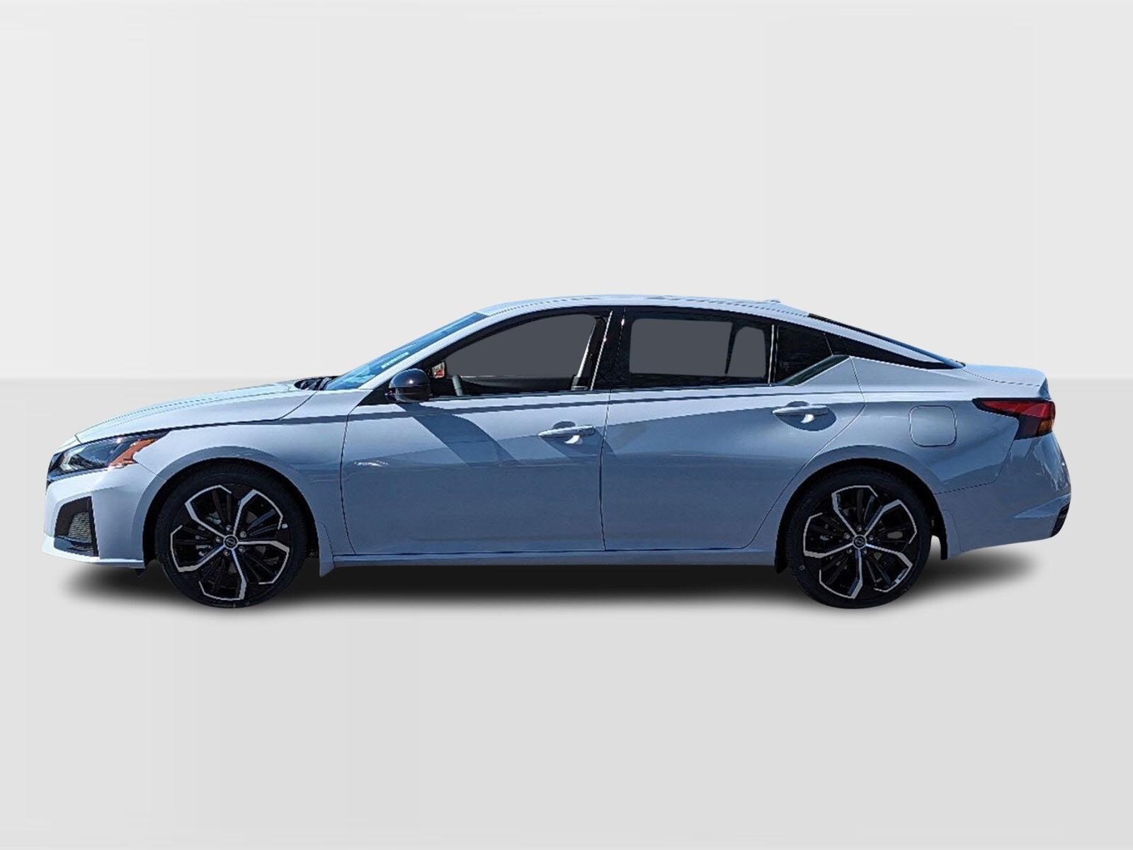 2025 Nissan Altima SR photo 2