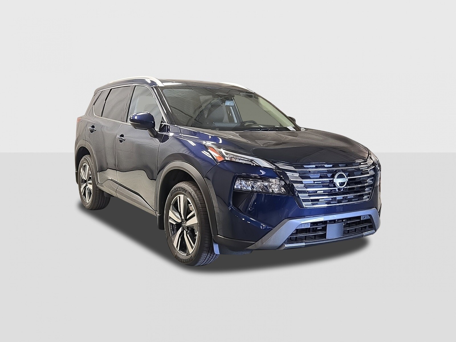 2025 Nissan Rogue SL photo 2