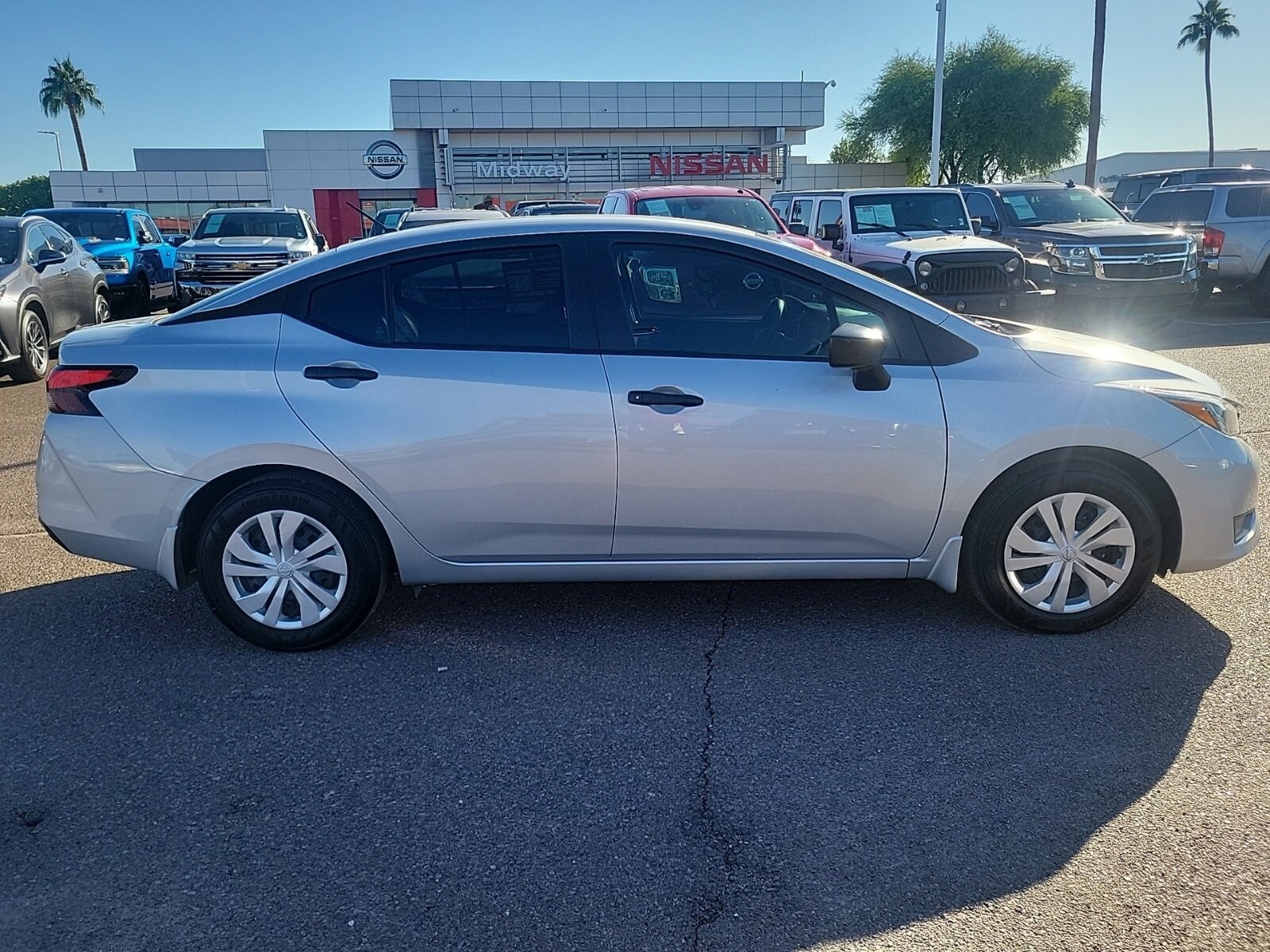 2025 Nissan Versa 1.6 S photo 3