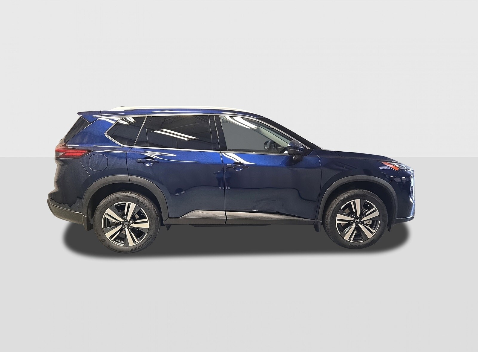 2025 Nissan Rogue SL photo 3