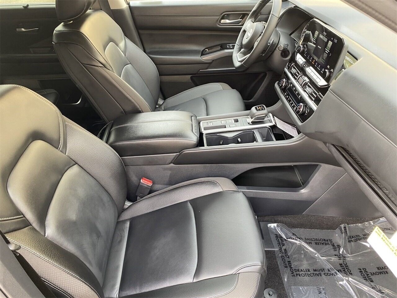 2025 Nissan Pathfinder SL photo 4