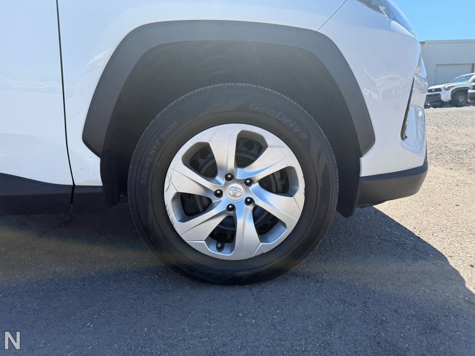 2022 Toyota RAV4 LE photo 3
