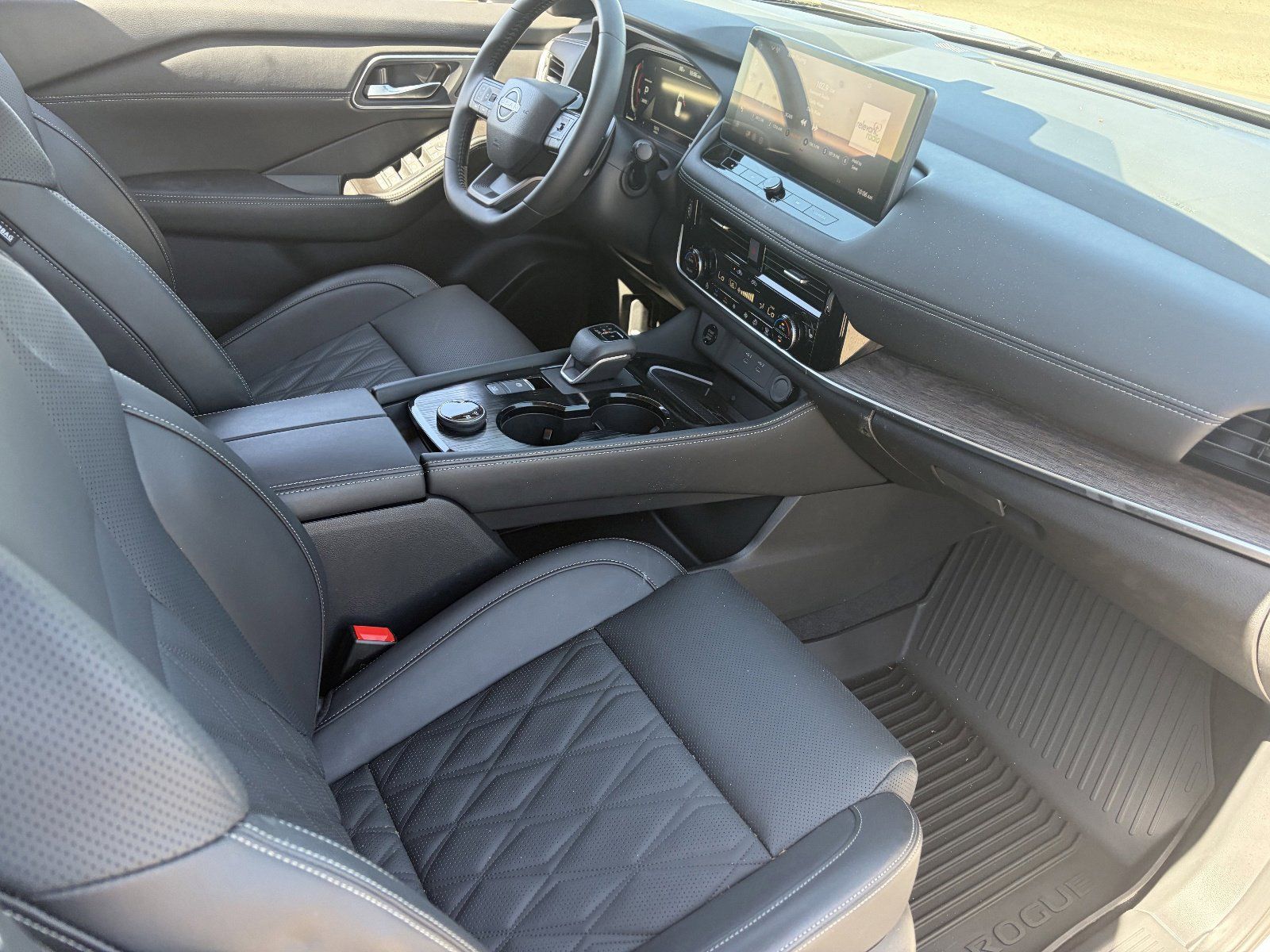 2026 Nissan Rogue Platinum - Photo 13