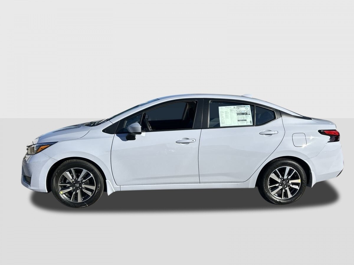 2025 Nissan Versa 1.6 SV photo 2