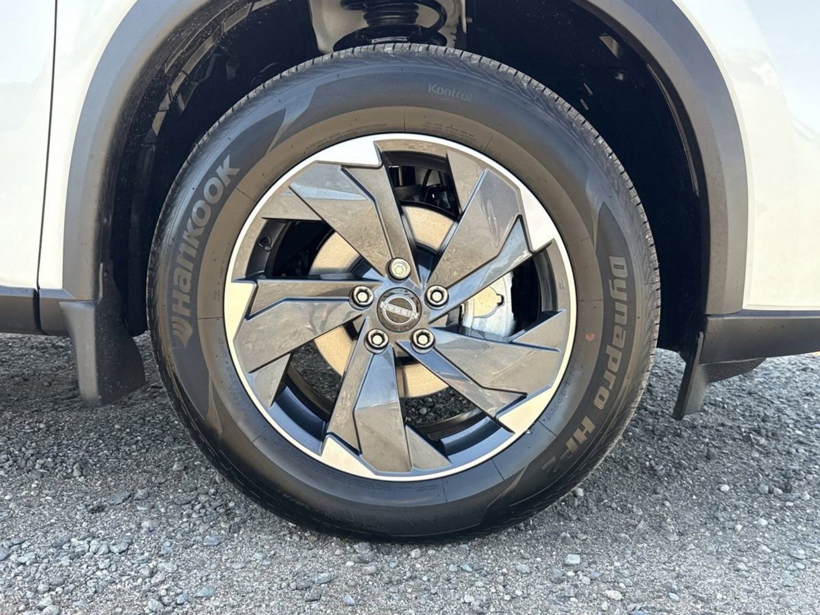 2026 Nissan Rogue SV - Photo 9