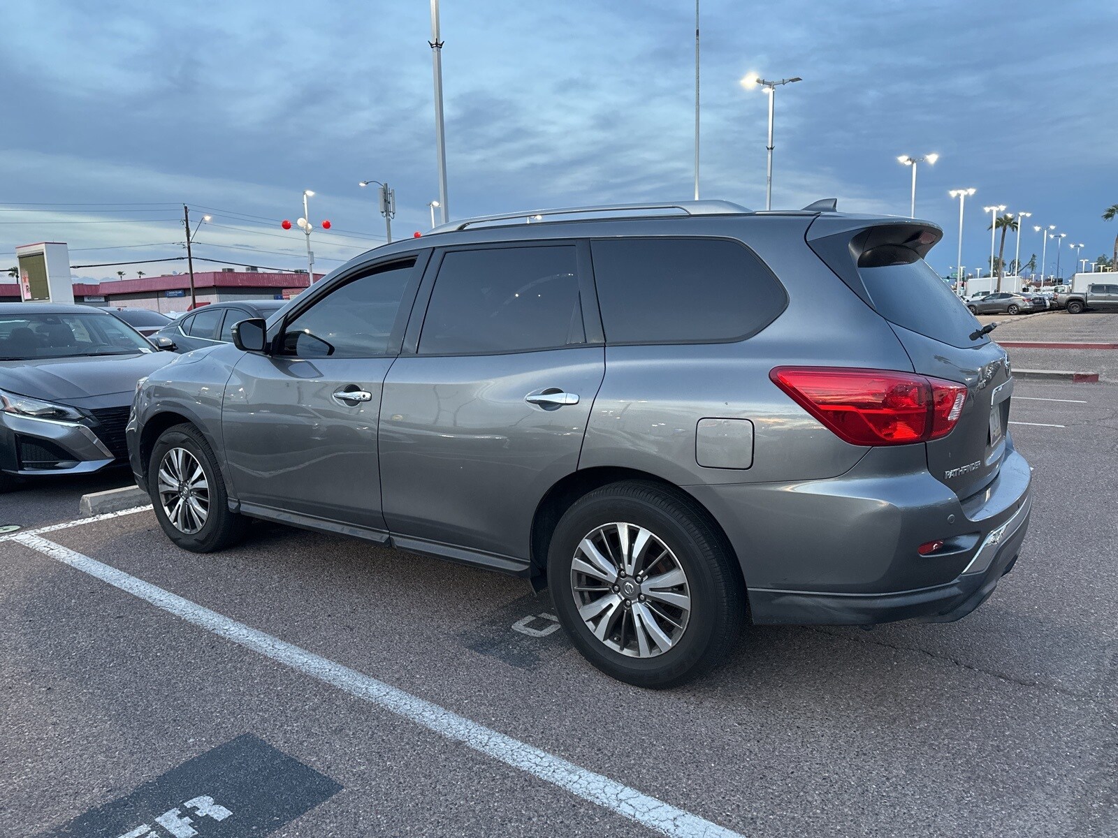 2019 Nissan Pathfinder SV photo 3