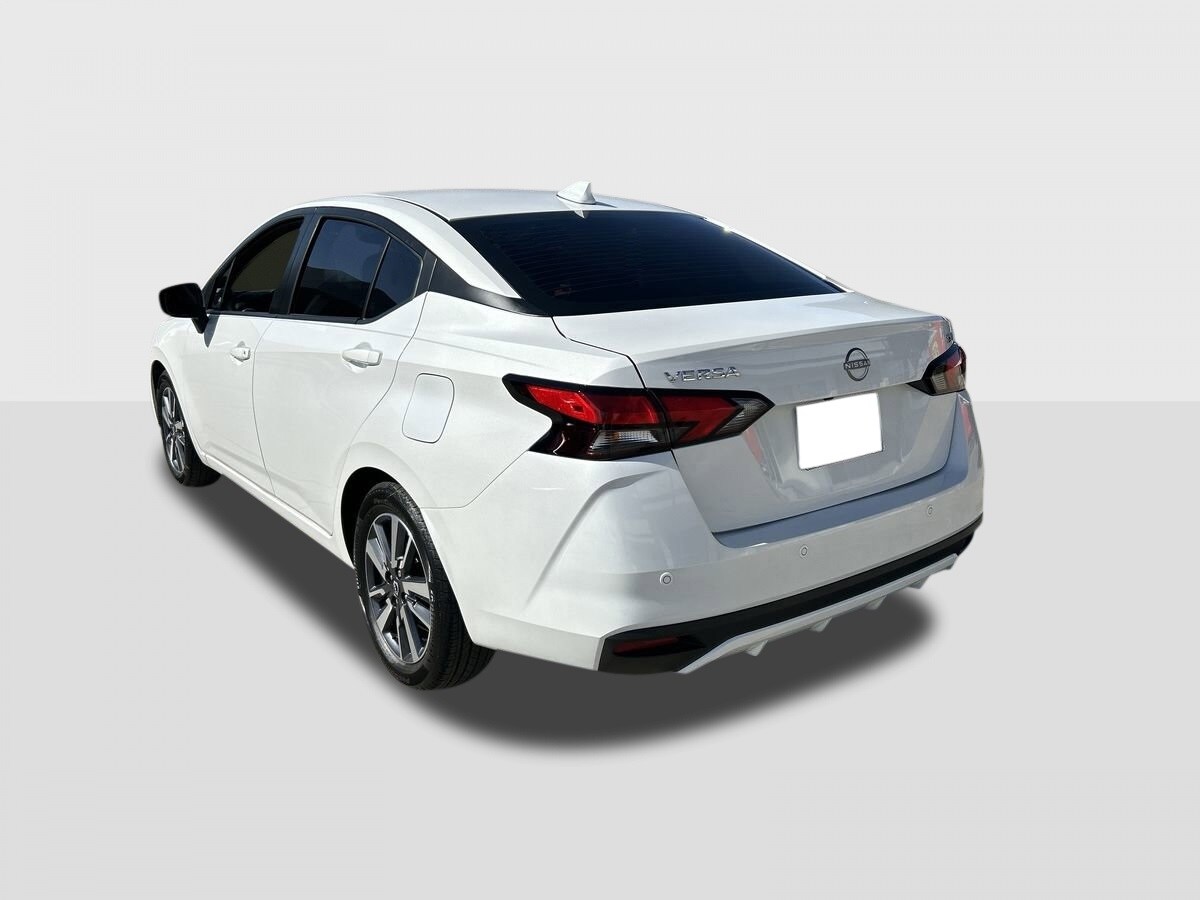 2025 Nissan Versa 1.6 SV photo 3