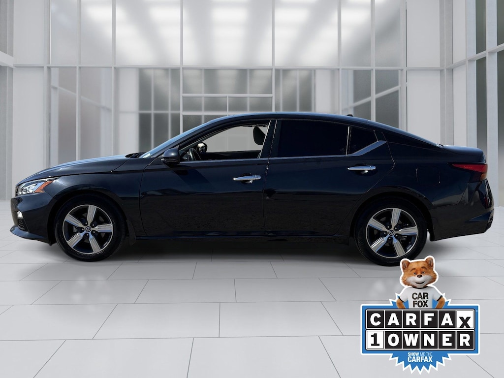 Certified 2022 Nissan