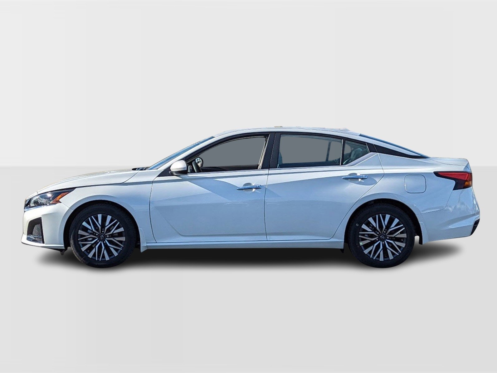 2025 Nissan Altima SV photo 2