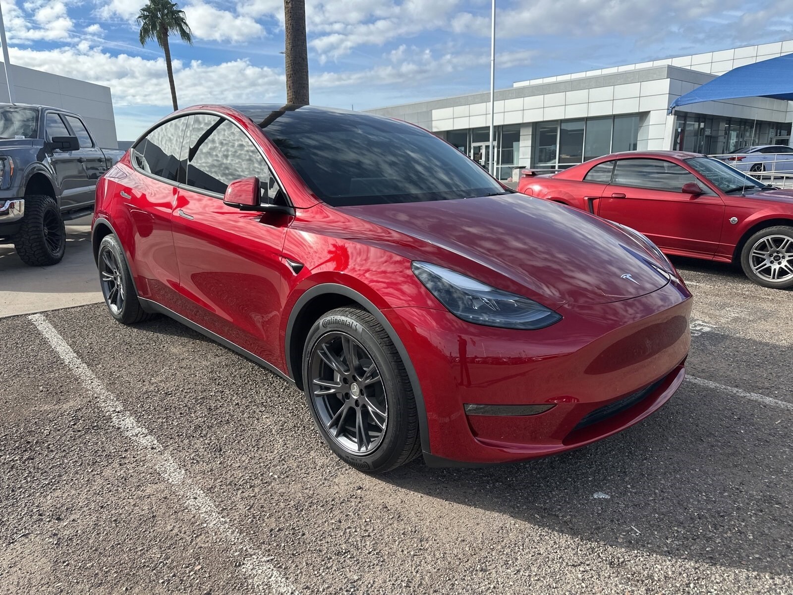 2025 Tesla Model Y Long Range photo 4