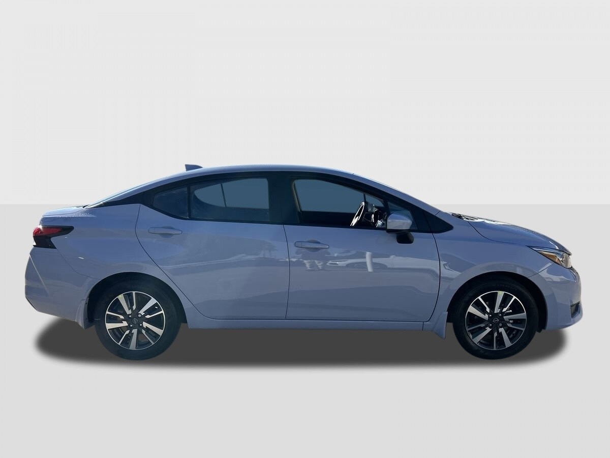 2025 Nissan Versa 1.6 SV photo 3