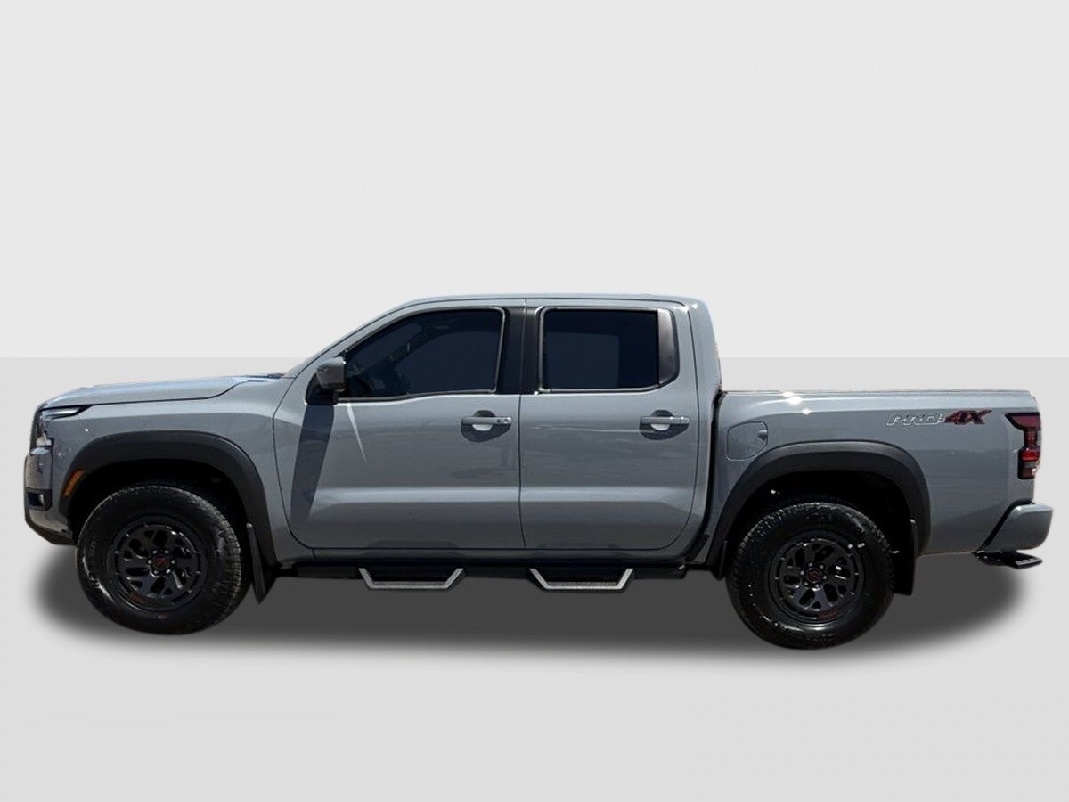 2025 Nissan Frontier PRO-4X photo 2