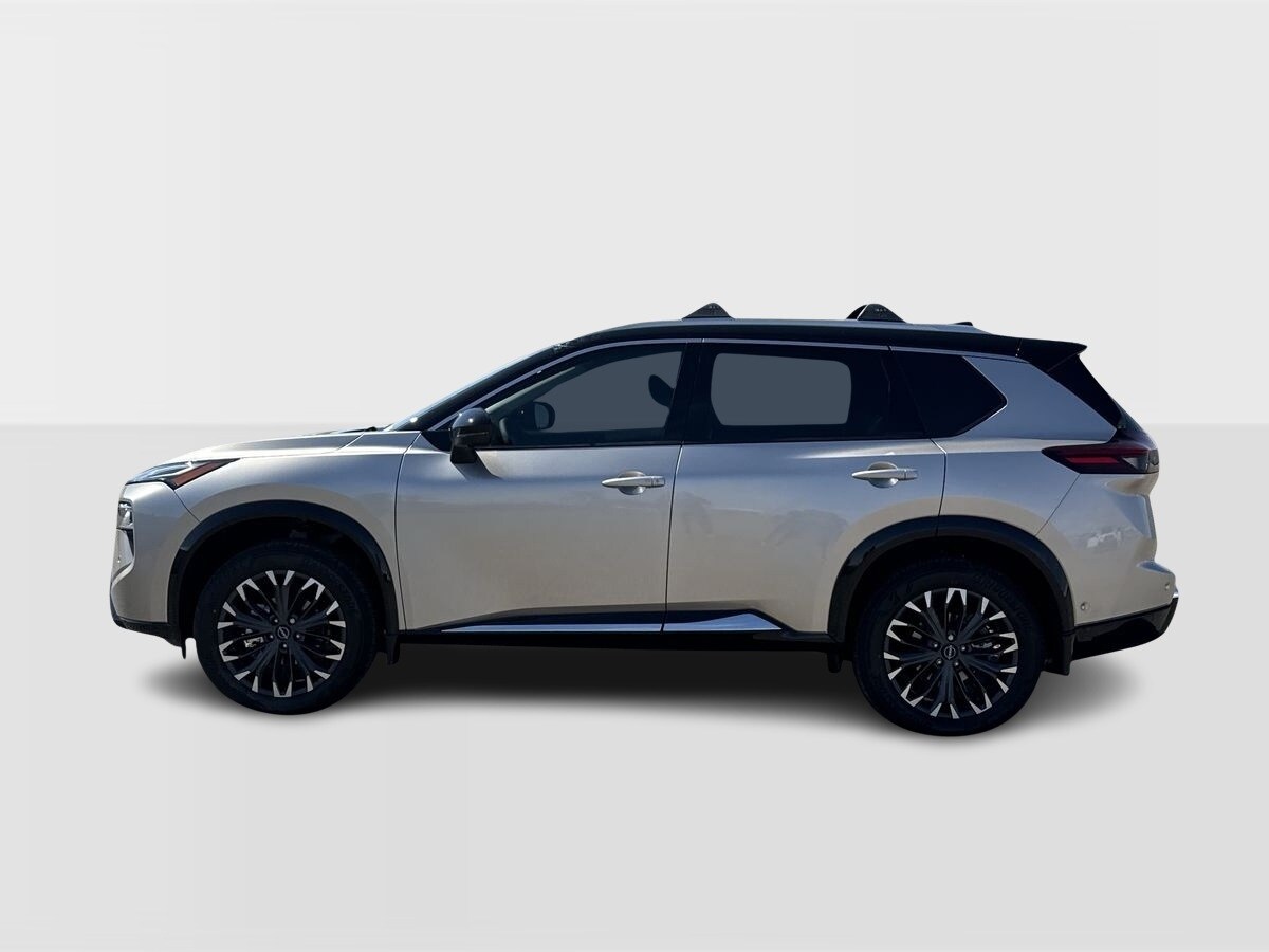 2026 Nissan Rogue Platinum photo 2