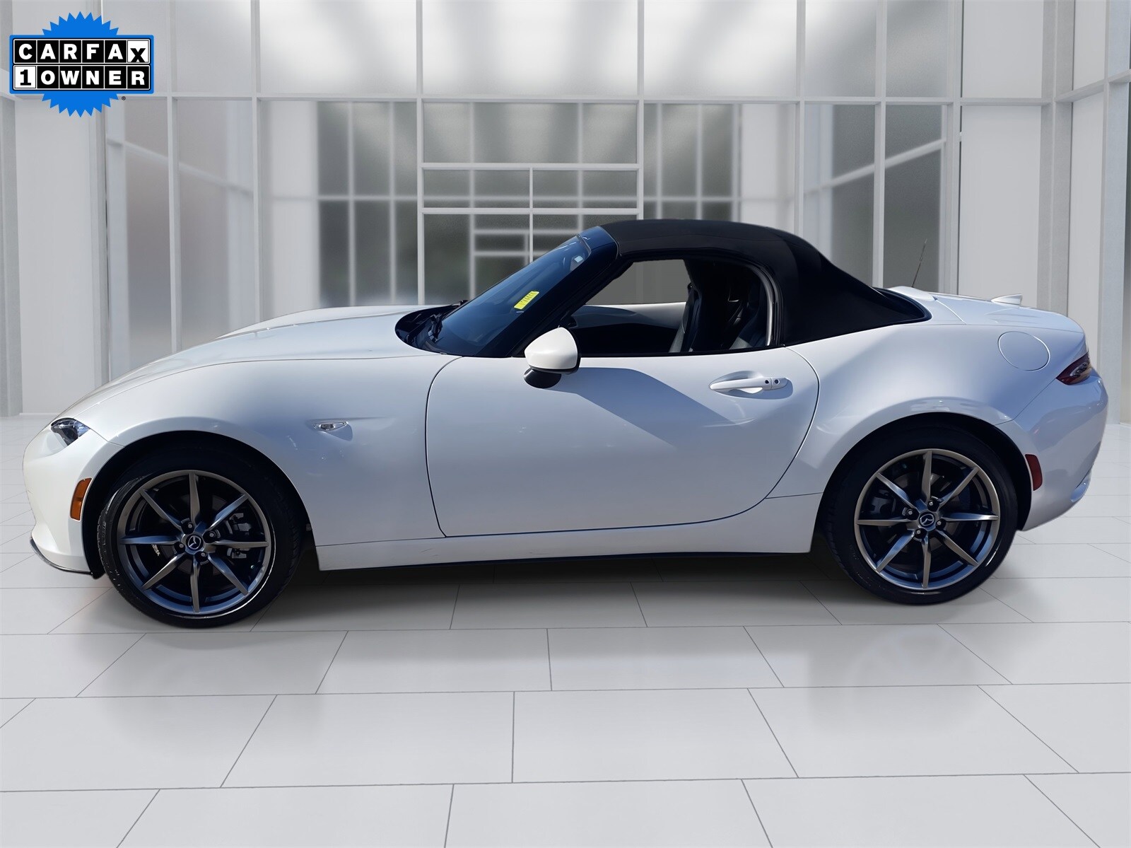 2022 Mazda MX-5 Miata Miata Grand Touring photo 3