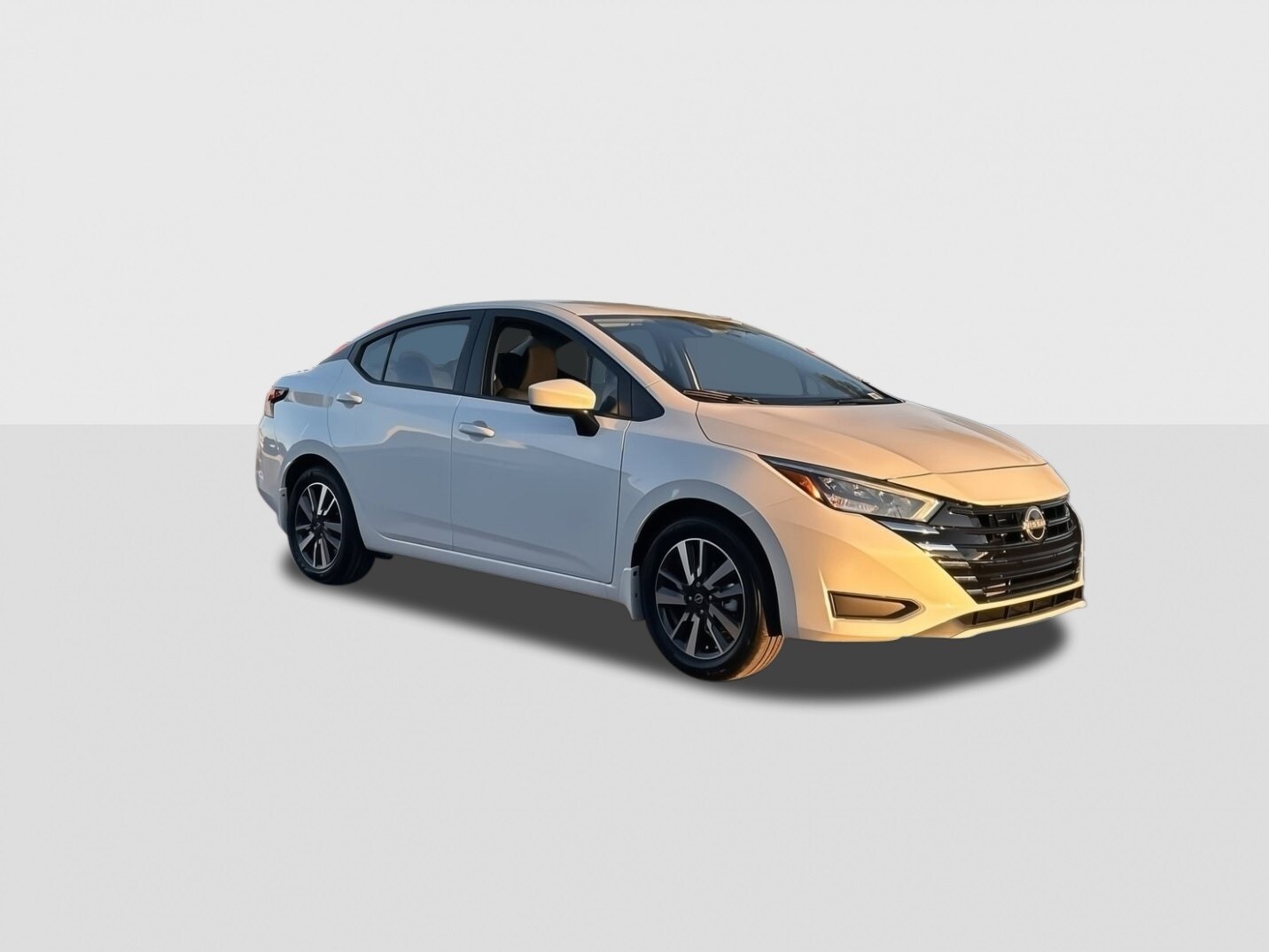 2025 Nissan Versa 1.6 SV photo 2