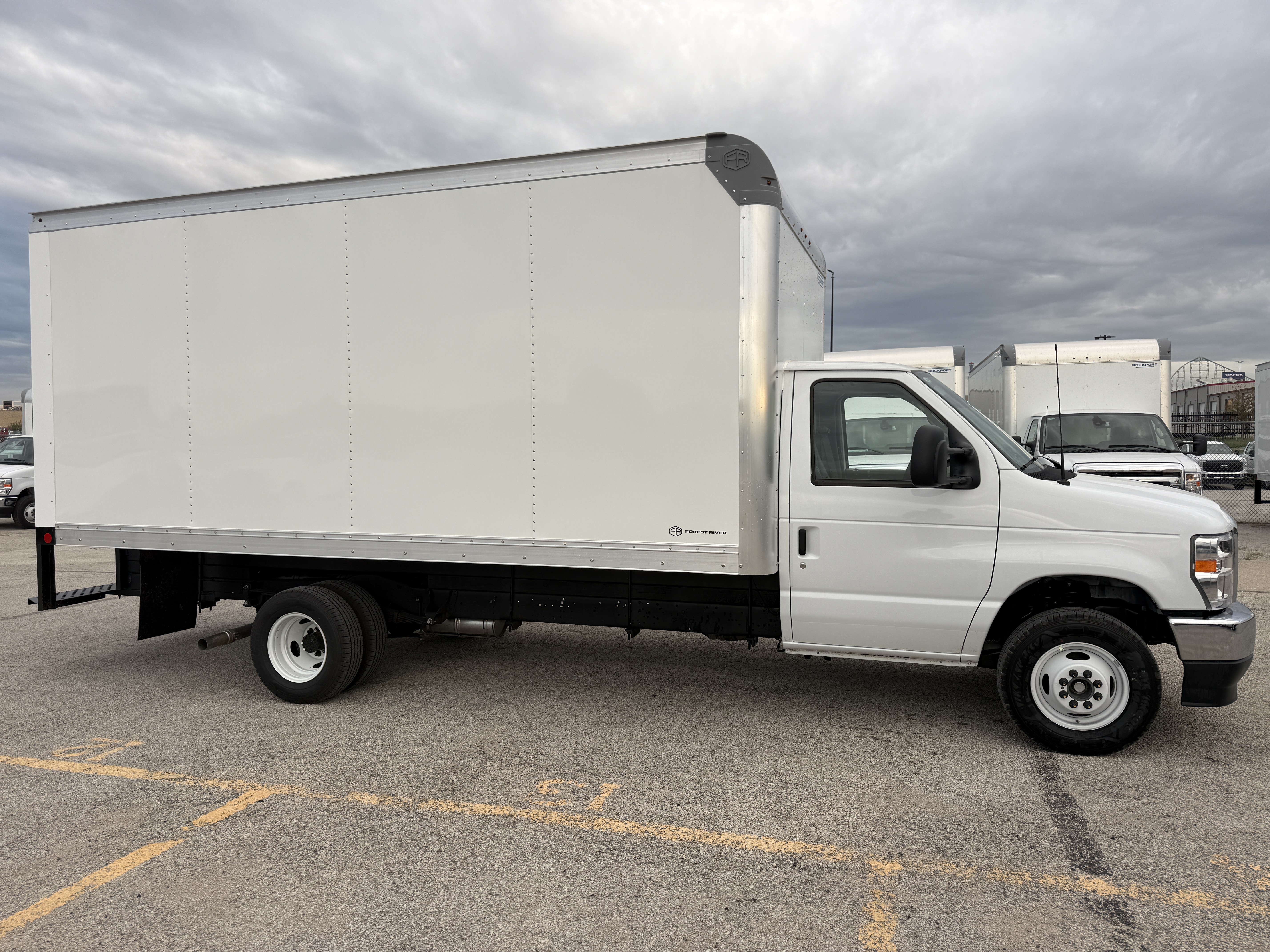  Ford E-450 16FT Box Van
