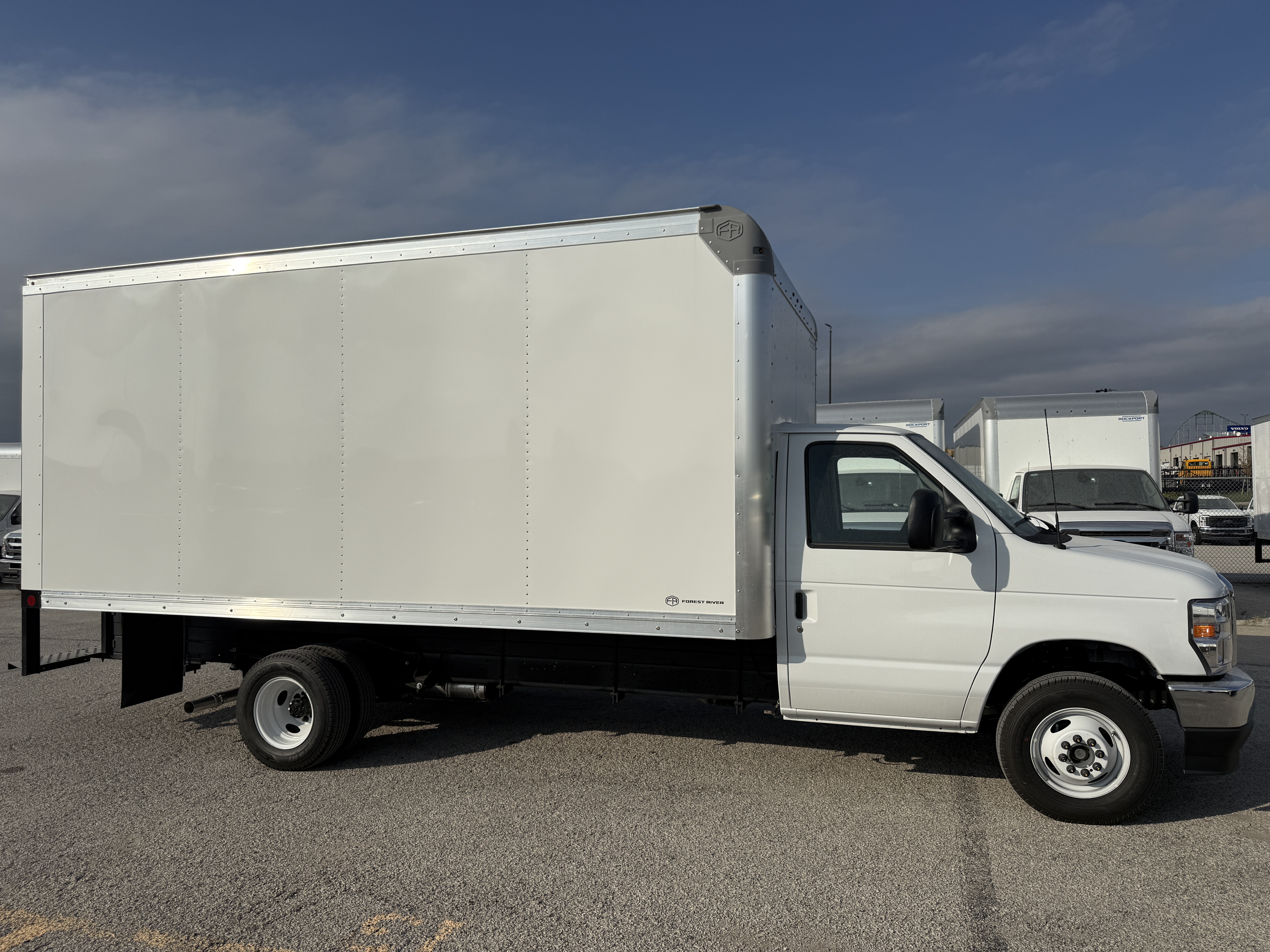  Ford E-450 16FT Box Van