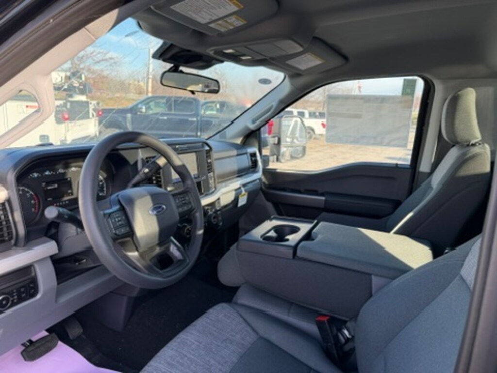 New 2025 Ford F-350 XLT Pickup