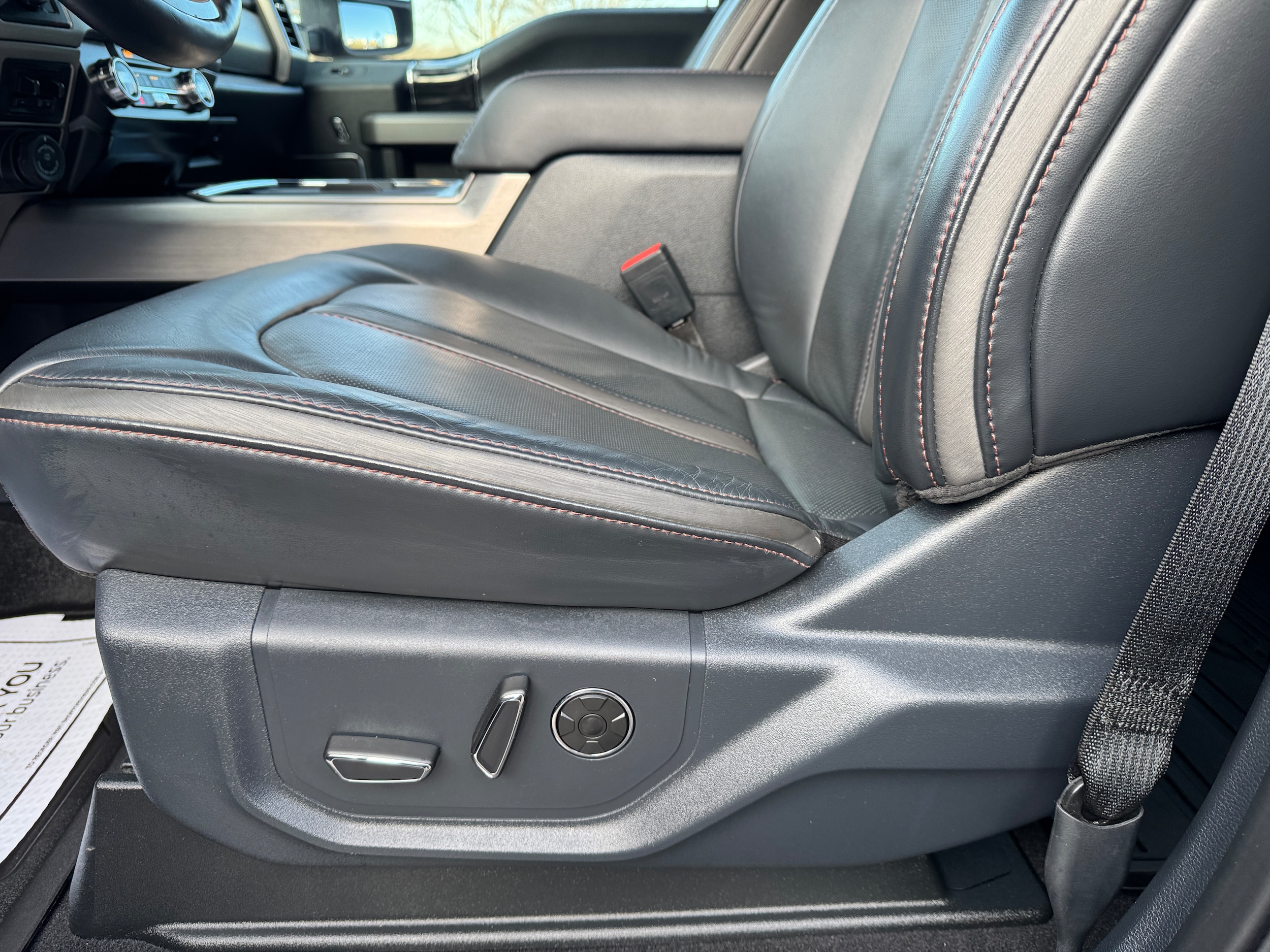 2022 Ford F-350 Super Duty Platinum - Photo 19