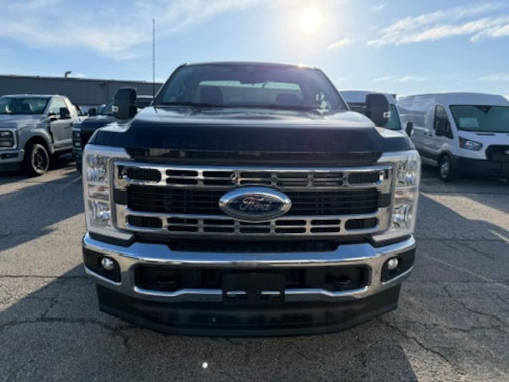 New 2025 Ford F-350 XLT Pickup