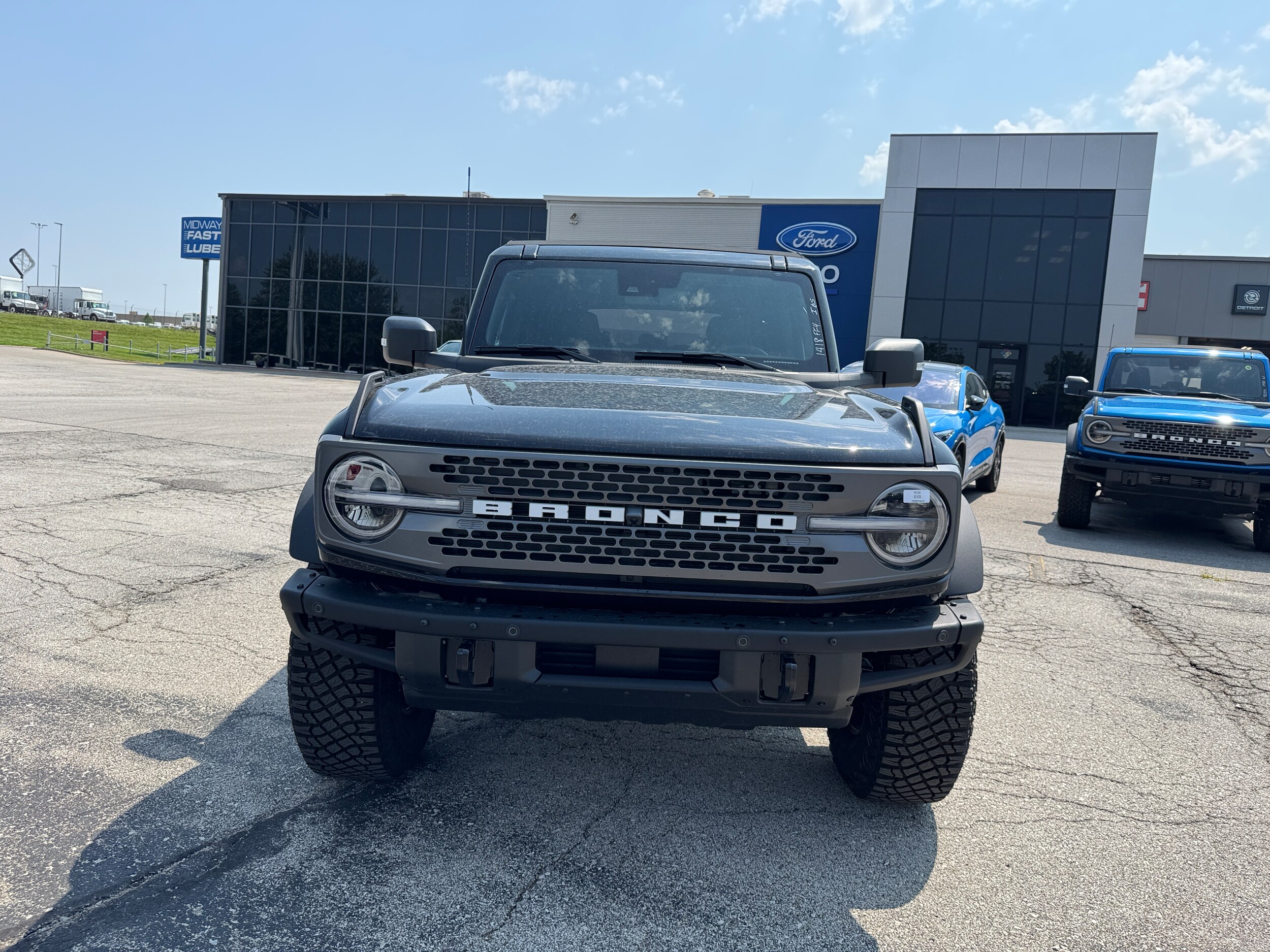 2024 Ford Bronco Badlands photo 3