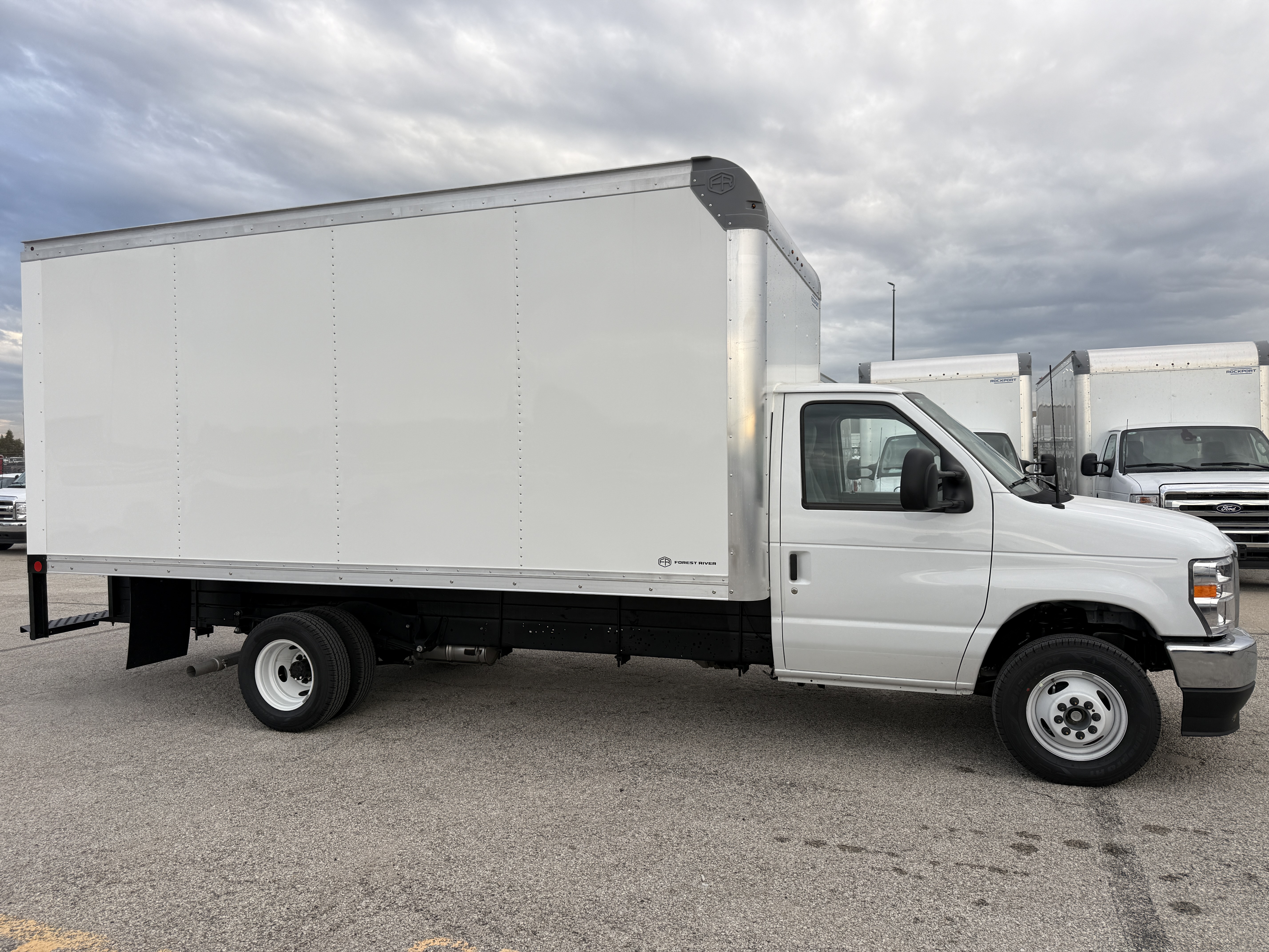  Ford E-450 16FT Box Van