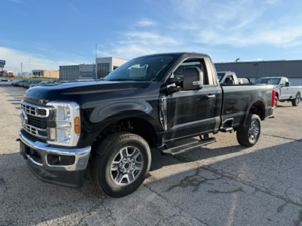 New 2025 Ford F-350 XLT Pickup