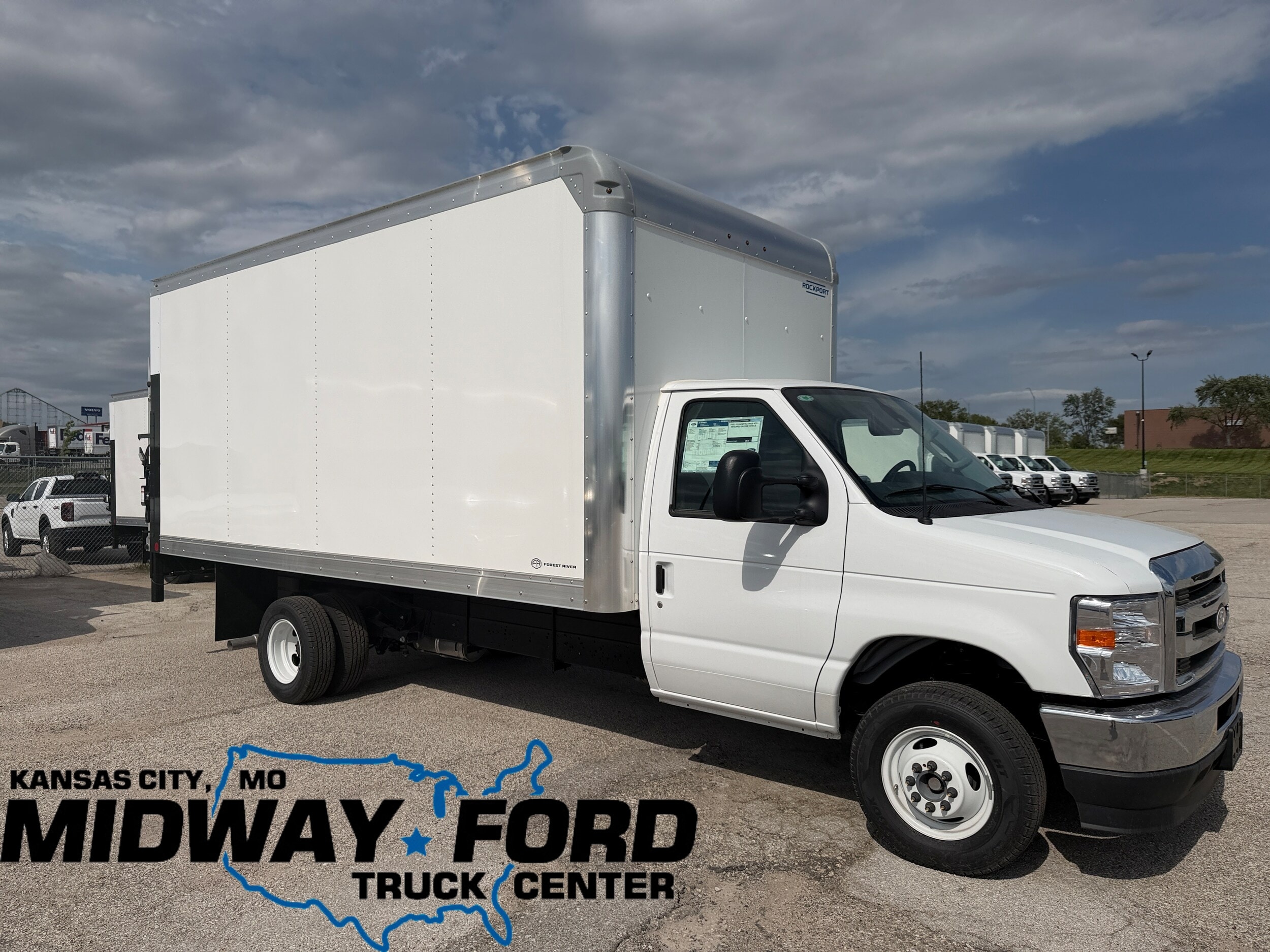 2027 Ford E-Series DRW E-450 Super Duty 176 in WB's photo