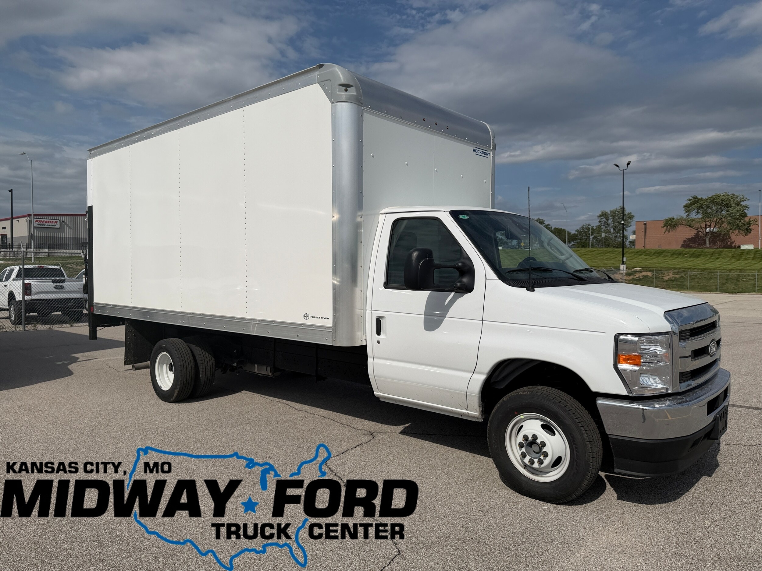 2027 Ford E-Series DRW E-450 Super Duty 176 in WB's photo