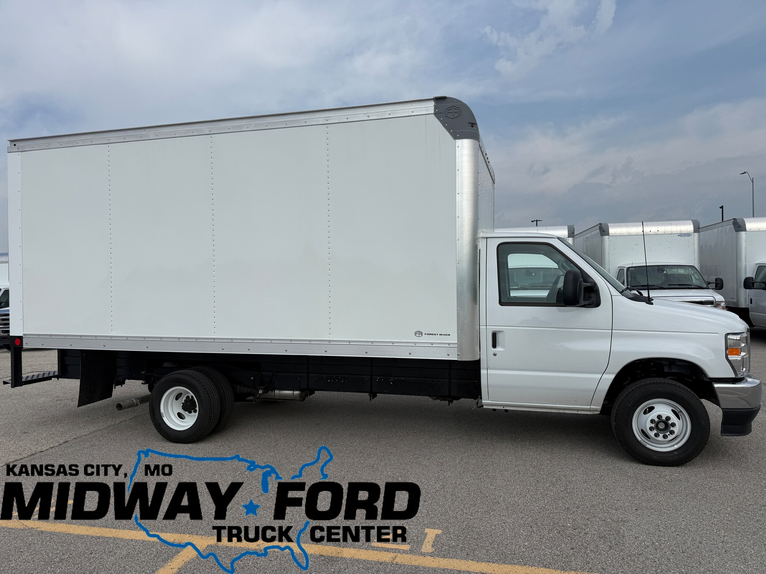  Ford E-450 16FT Box Van