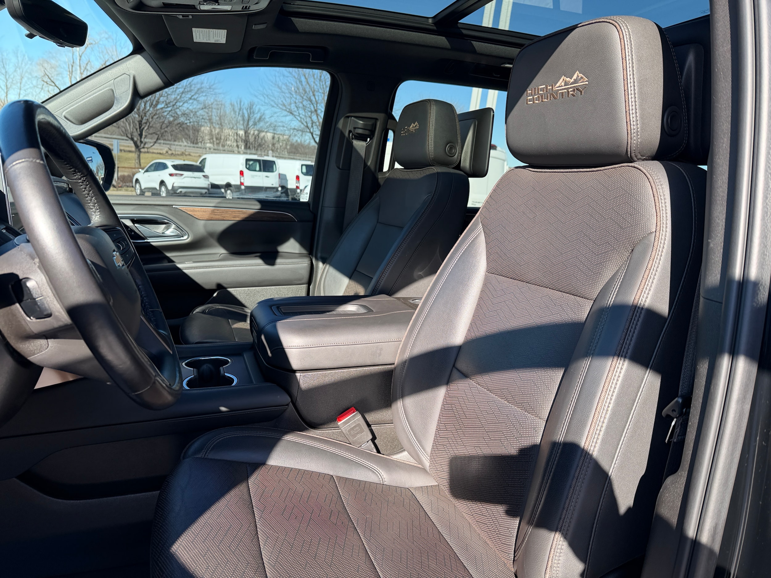 Used 2021 Chevrolet Suburban High Country with VIN 1GNSKGKL2MR214323 for sale in Kansas City