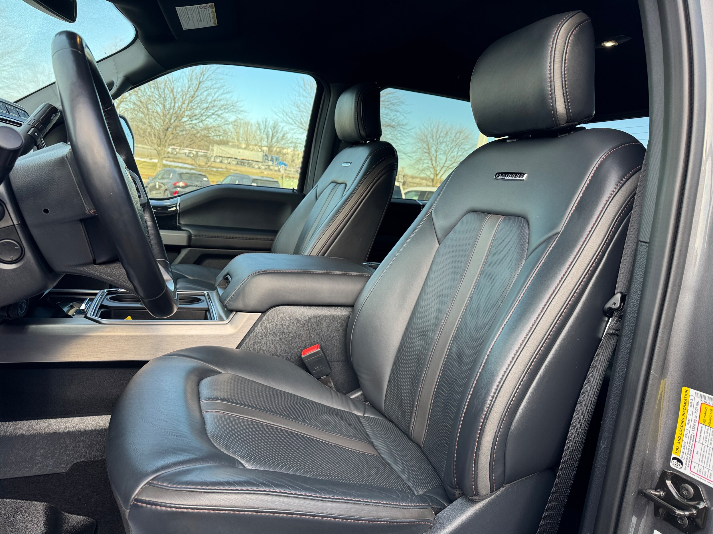 2022 Ford F-350 Platinum photo 2